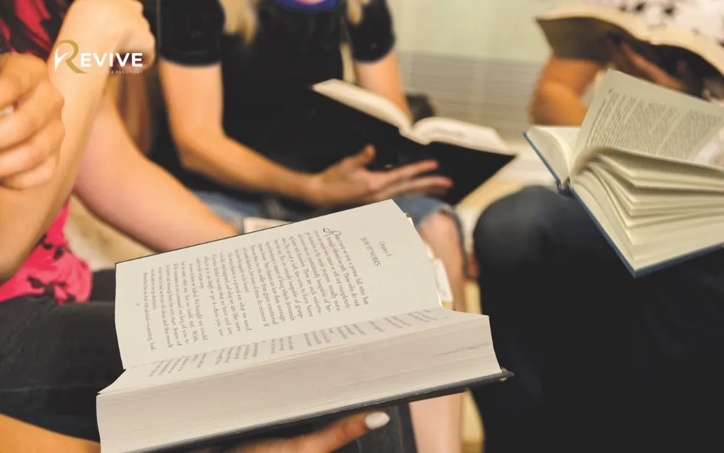 How does alcoholics anonymous help with alcoholism?